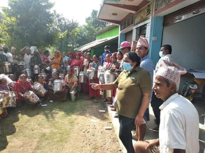 कोइकाको आर्थिक सहयोगमा मध्यविन्दु ९ का १३५ कृषकलाई दूधको क्यान वितरण
