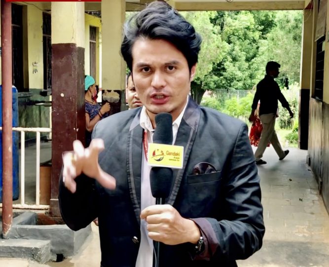 पत्रकारिता छोडेर नवलपुर बाट राजनीतिमा होमिए थापा । Gandakiaaja