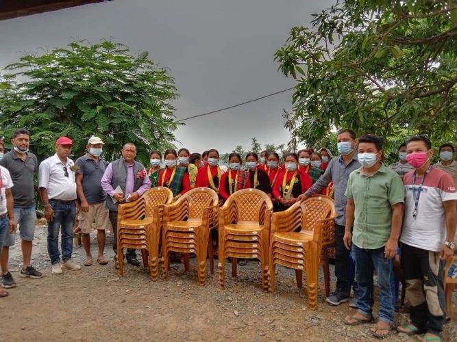 हुप्सेकोटको सृजनशील आमा समुहलाई सहयोग हस्तान्तरण