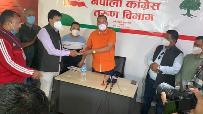 लिदिका पहिरो पिडितलाई तरुण बिभाग सदस्य शेर्पाको आर्थिक सहयोग