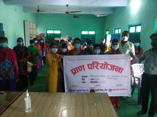 जोखिममा रहेका किशोरीहरुलाई अभिमुखिकरण तथा सामग्री वितरण