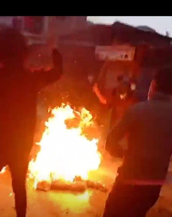 बझाङमा  राष्ट्रपति  र प्रधानमन्त्रीको पुत्ला दहन