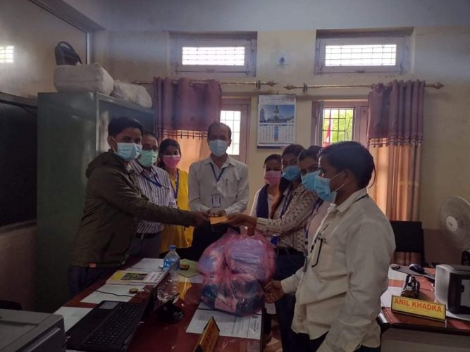 बेस नेपालद्वारा पुर्वी र पश्चिम नवलपरासीका सम्पुर्ण पालिकाहरुलाई स्वास्थ सामाग्री हस्तान्तरण
