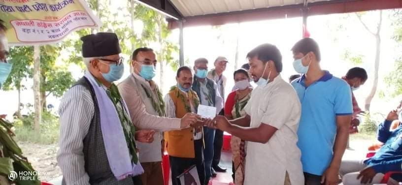 काङ्ग्रेसमा प्रवेशको लहर ,२ वडा अध्यक्ष सहित ४० जनाले गरे पार्टी प्रवेश