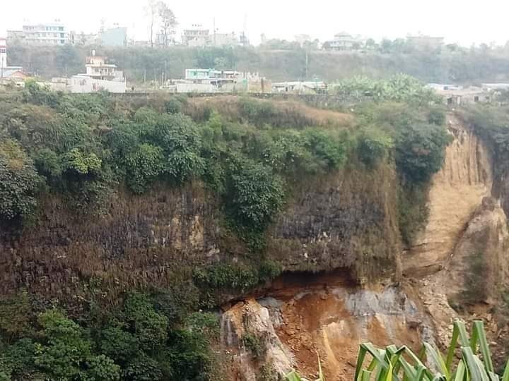 पोखराको सेती नदि किनारमा धाँजा फाँट्यो, २ घर भत्कियो