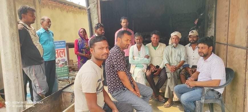 धीरज त्रिपाठीद्वारा पीडित परिवारलाई आर्थिक सहयोग ।