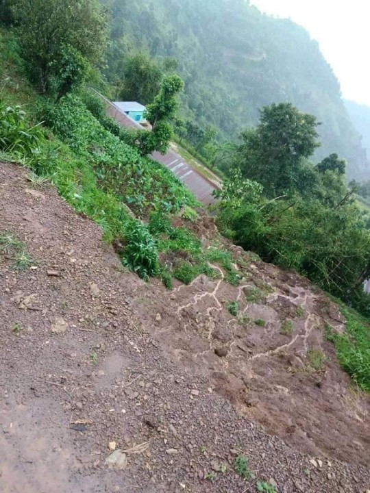 पहिरोले पुरियो विद्यालय; लाखौंको क्षती