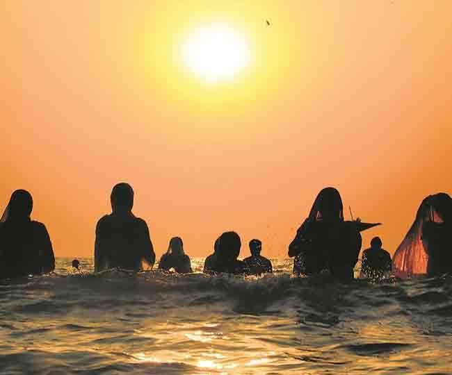 छठ पर्वको मुख्य दिन आज अस्ताउँदो सूर्यलाई अर्घ्य दिइँदै